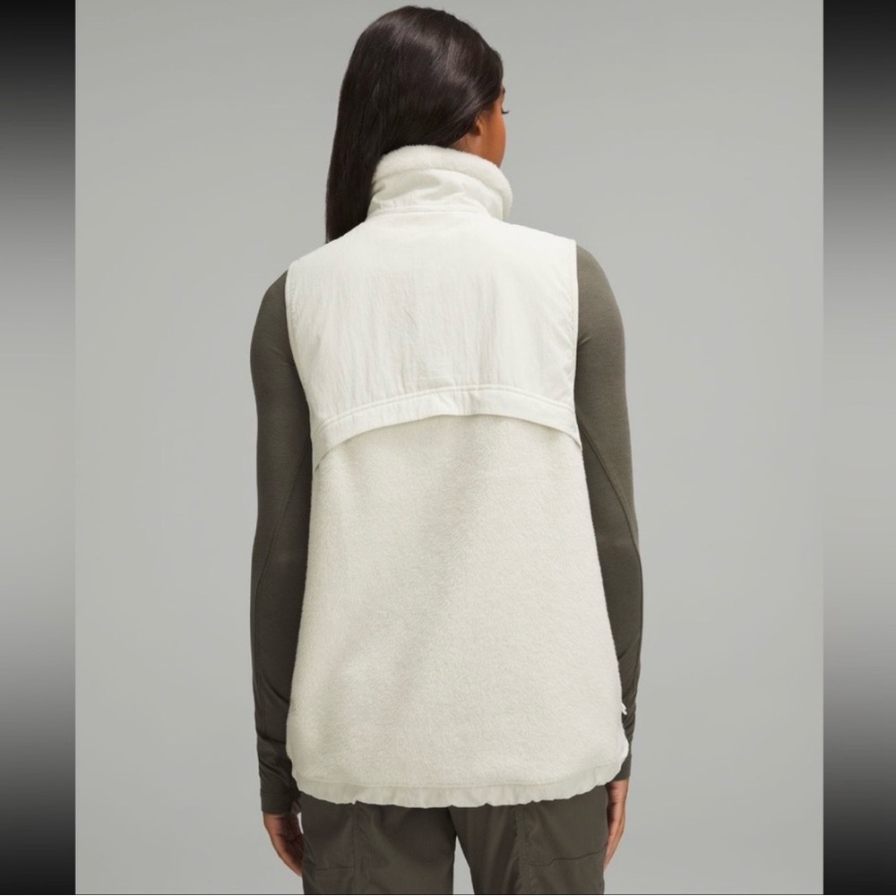 Lululemon Cinch-Hem Fleece
Vest in color Bone - Picture 2 of 7